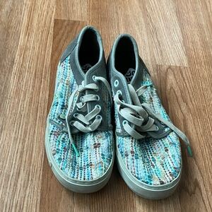 Stylish  Shoes with Blue and Gray Pattern